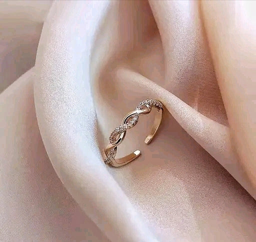 Everlast Golden Twist Adjustable Cubic Zirconia Ring