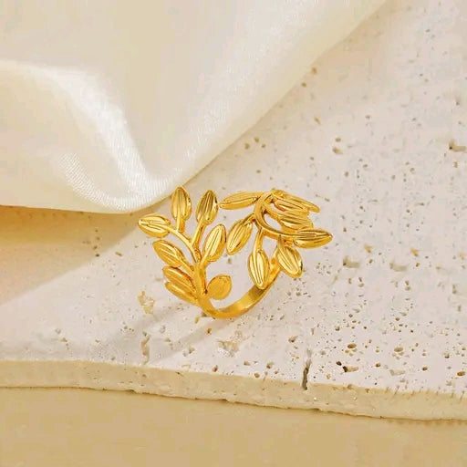 Golden Petal Aura Ring